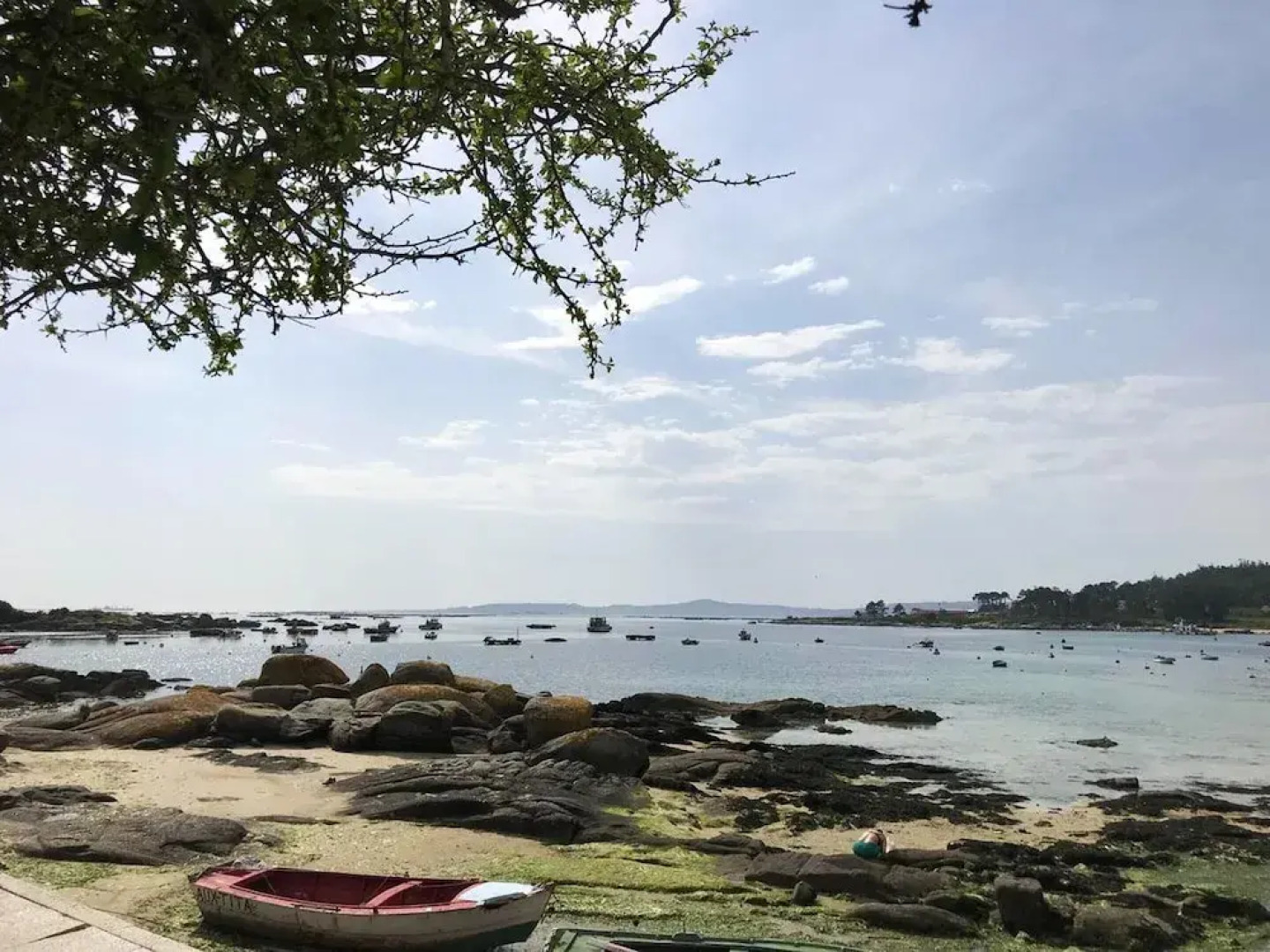 Apartment With 2 Bedrooms in Illa de Arousa, With Wonderful sea View, Furnished Garden and Wifi Near the Beach