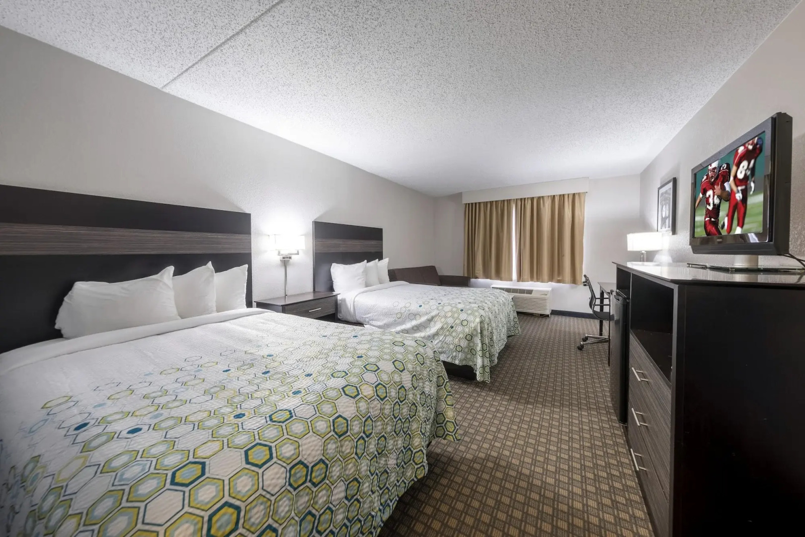 HomeTown Inn by Red Roof East Syracuse