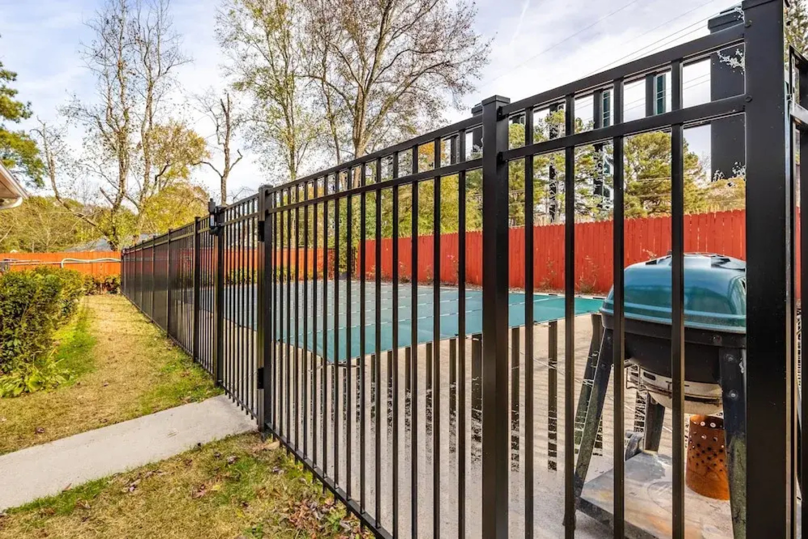 Private Pool Paradise 4 Bedroom Home by RedAwning