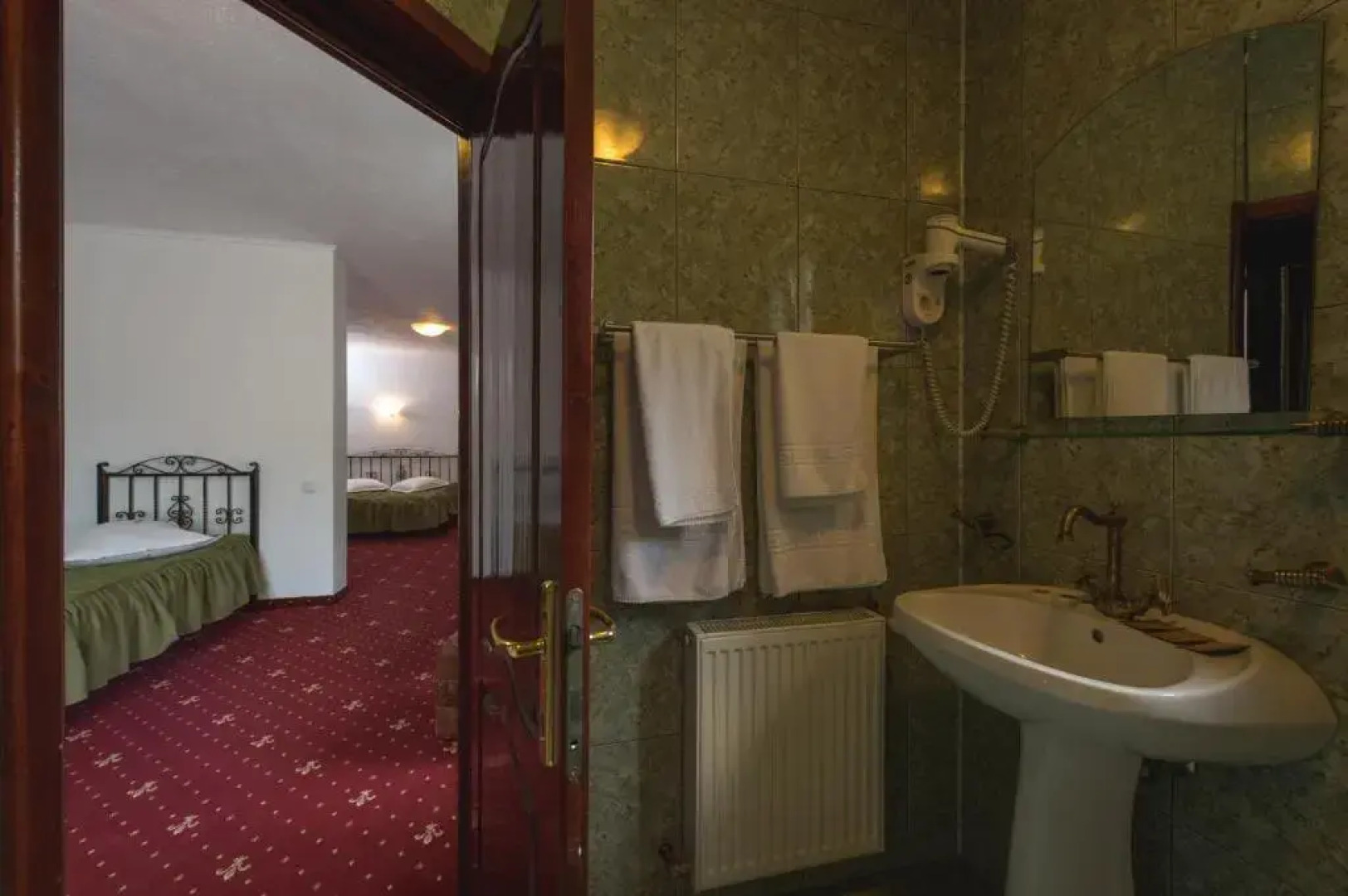 Complex Craiasa Muntilor Moieciu