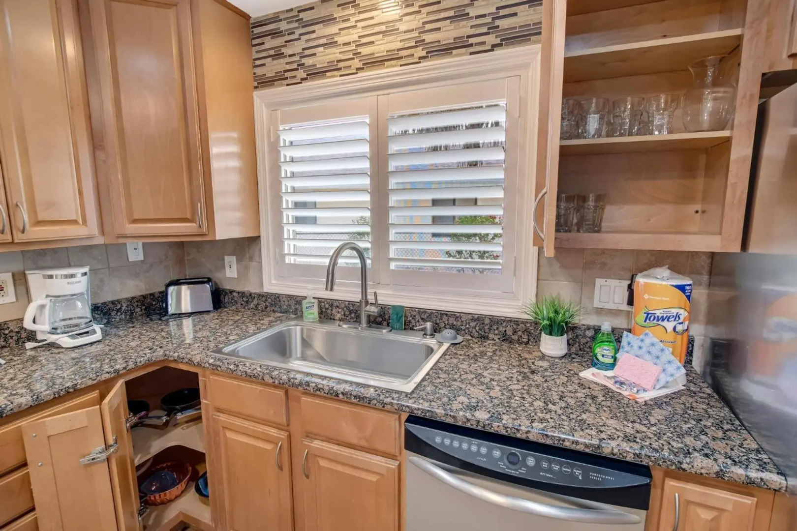 Bahama Haven Saltwater Canal Pool Home w dock and boat lift