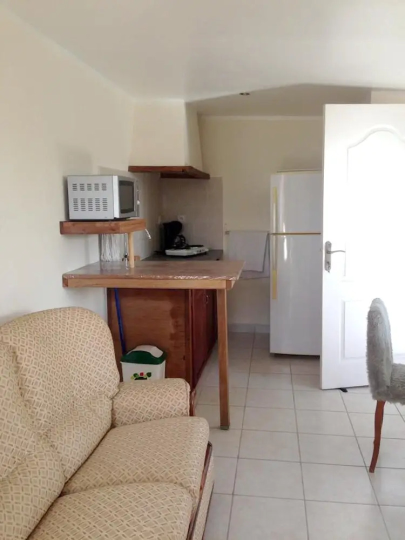 Studio in Triolet, With Enclosed Garden and Wifi Near the Beach