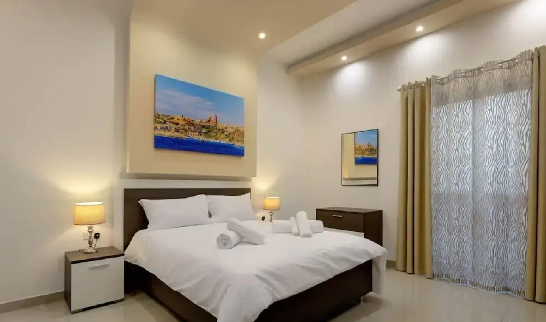 Gem Beachfront Apt With Amazing Bay and Sea Views