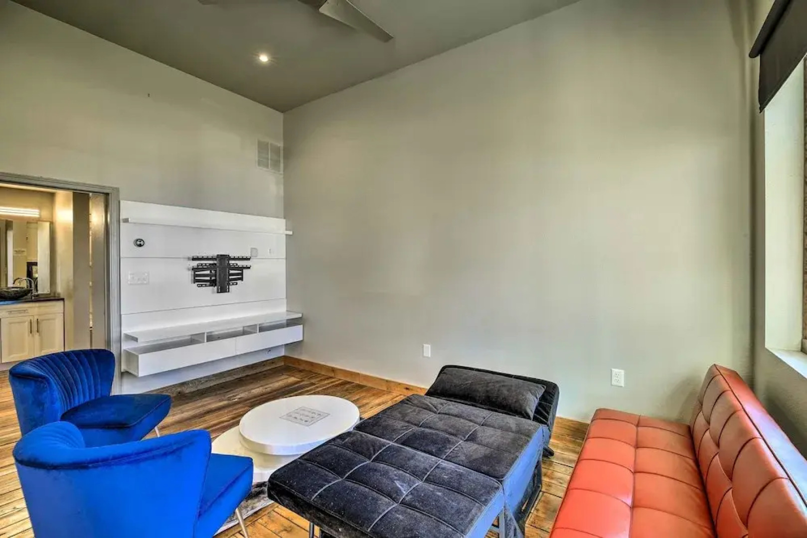 Sleek Wytheville Apartment Near Food + Drink!