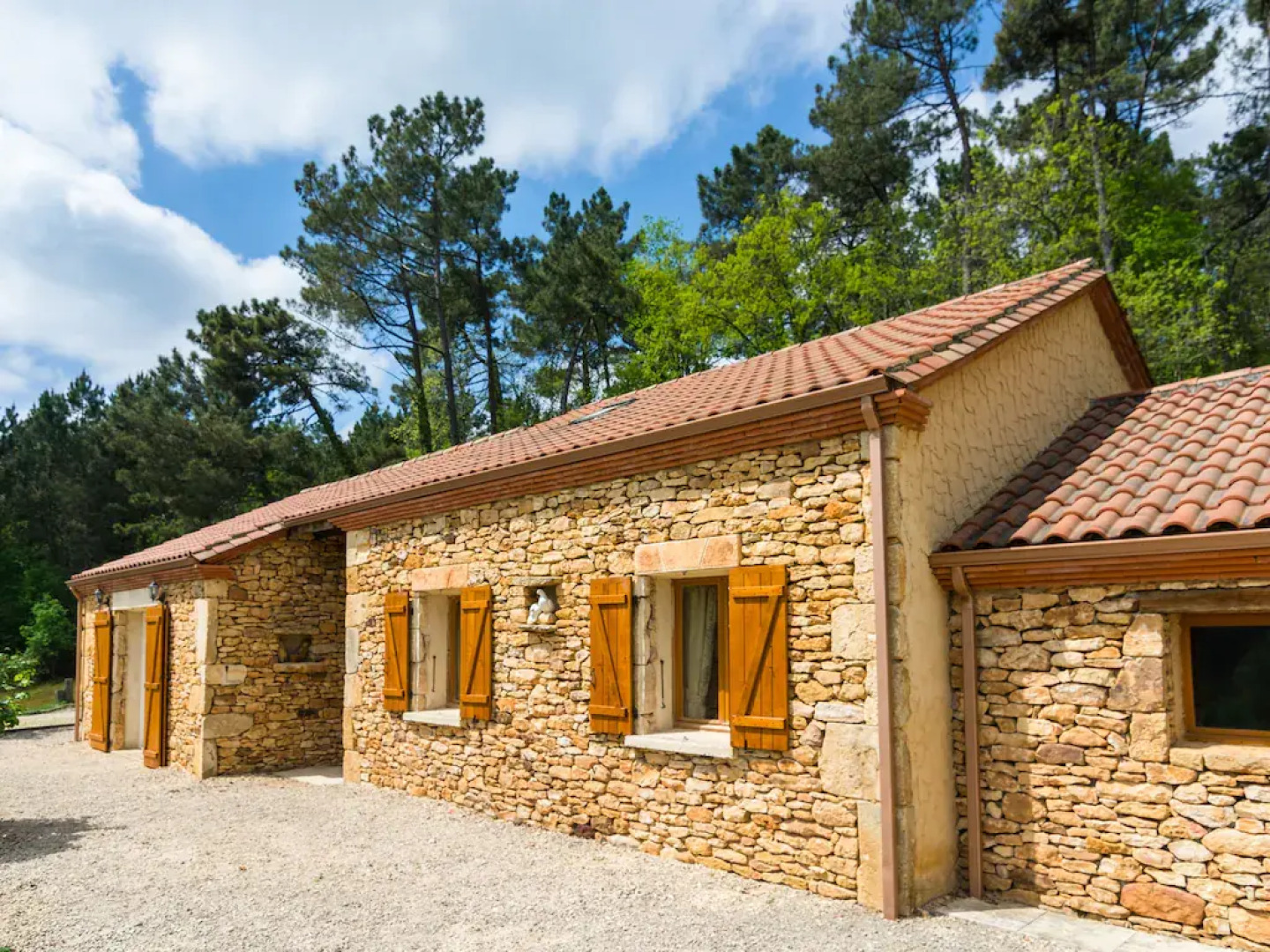 Quaint Holiday Home in Blanquefort-sur-Briolance with Private Pool