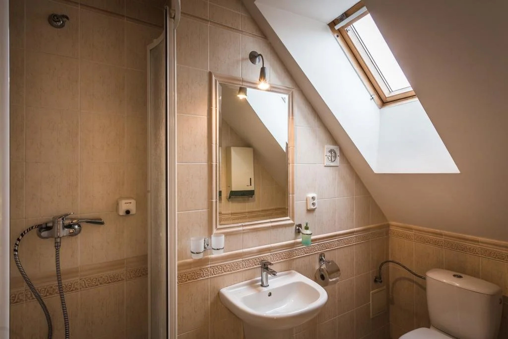 eL Cafe Bar & Restaurant