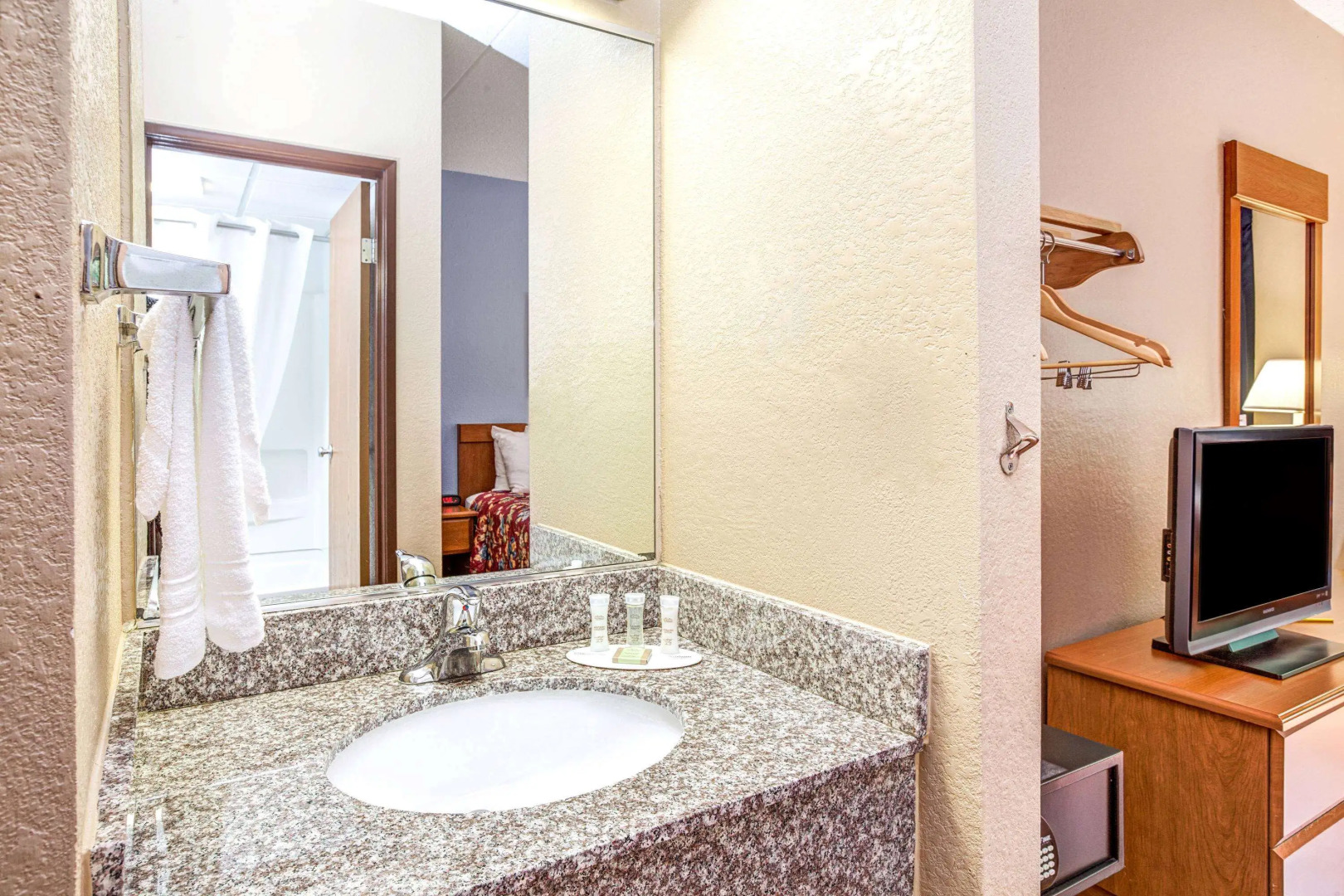 Super 8 by Wyndham Mahwah