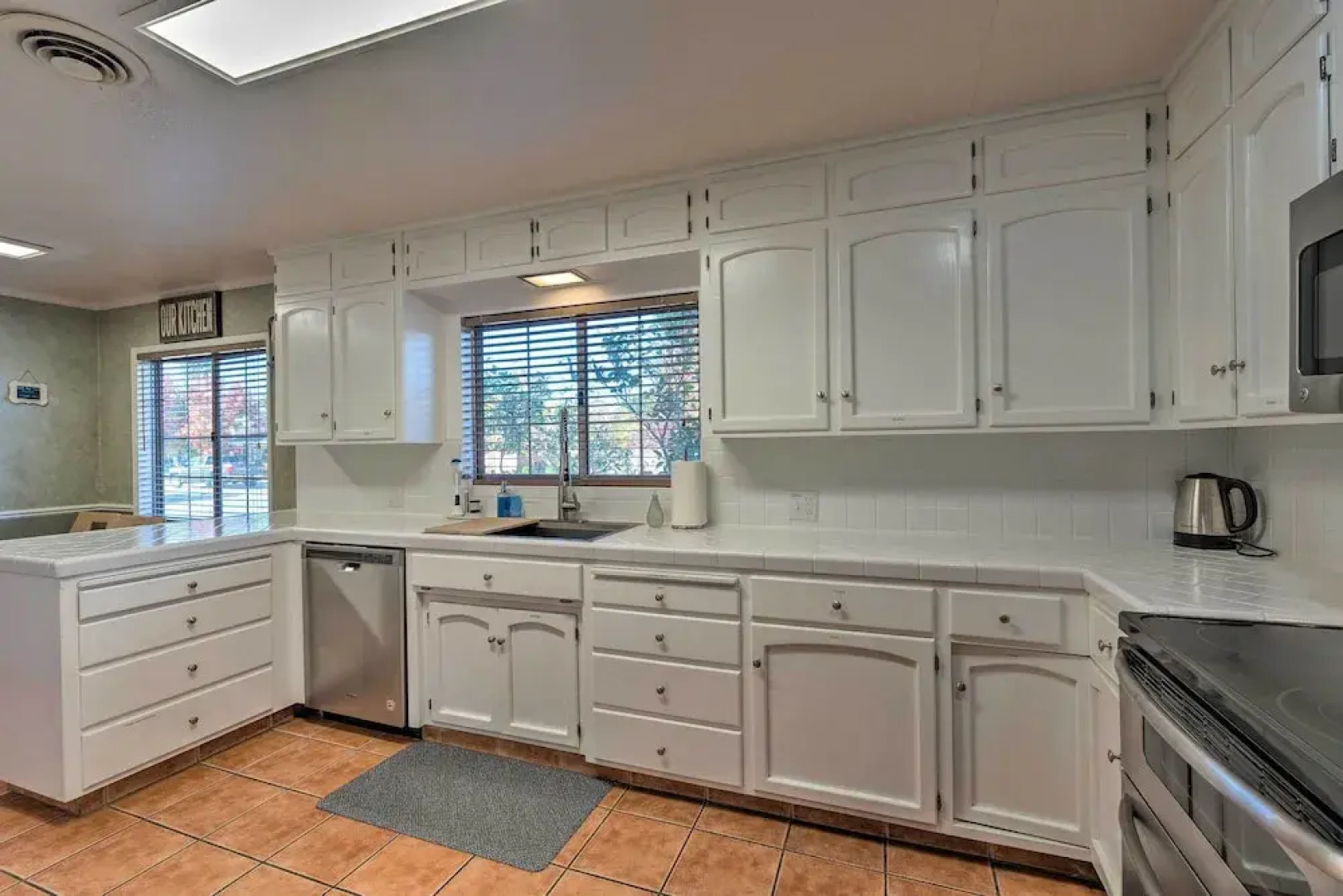 Spacious Wine Country Home: 1 Mi to Downtown Lodi!