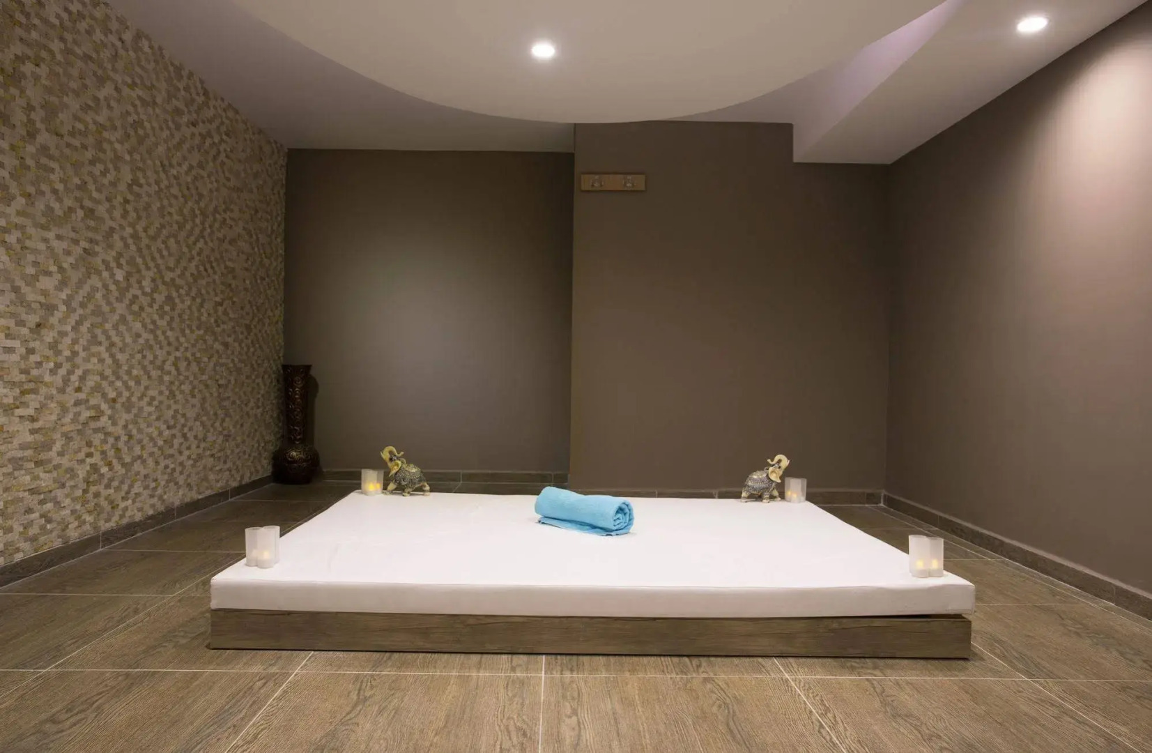 Water Side Resort & Spa