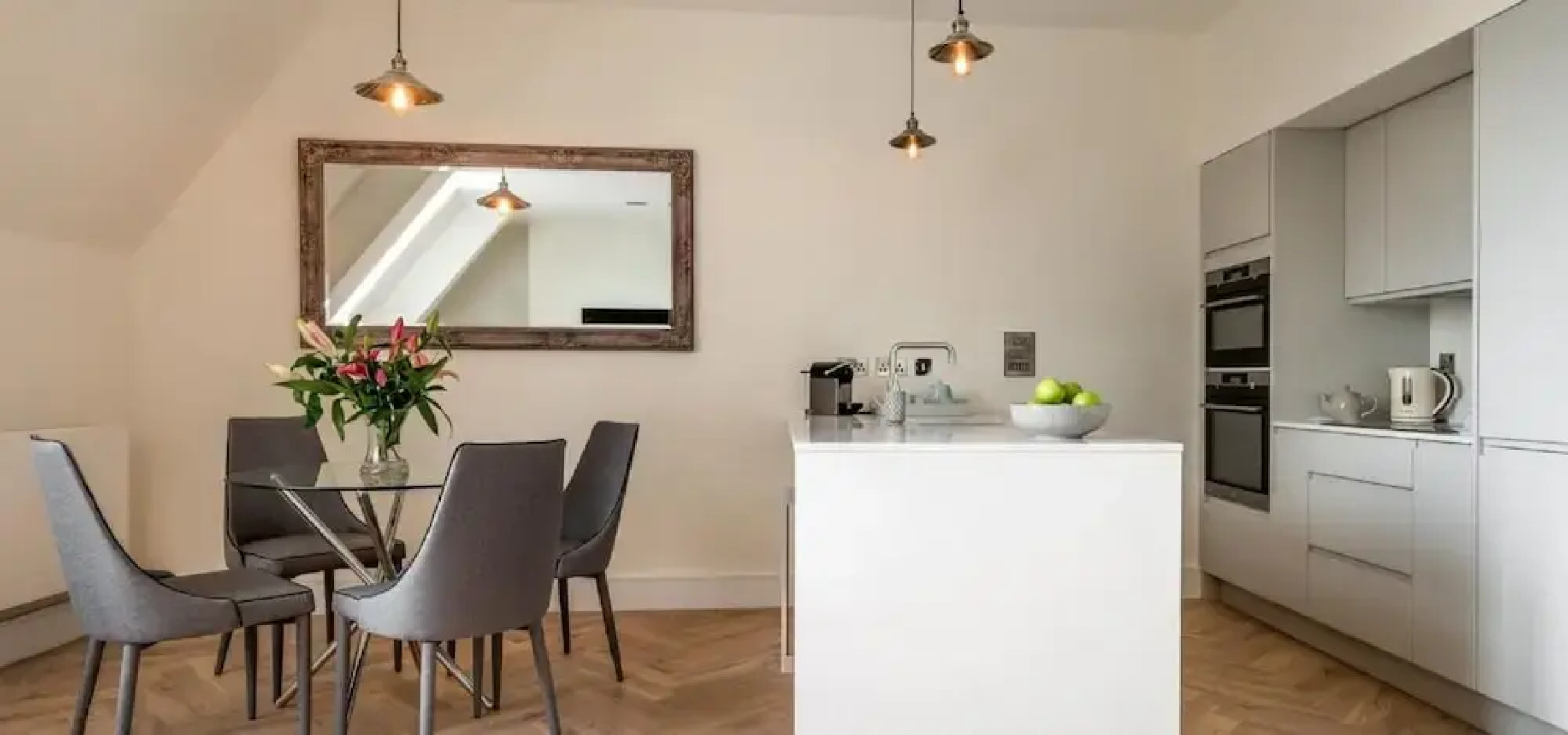 Cathedral Yard - An Exclusive Private Apartment on Cathedral Green, Exeter