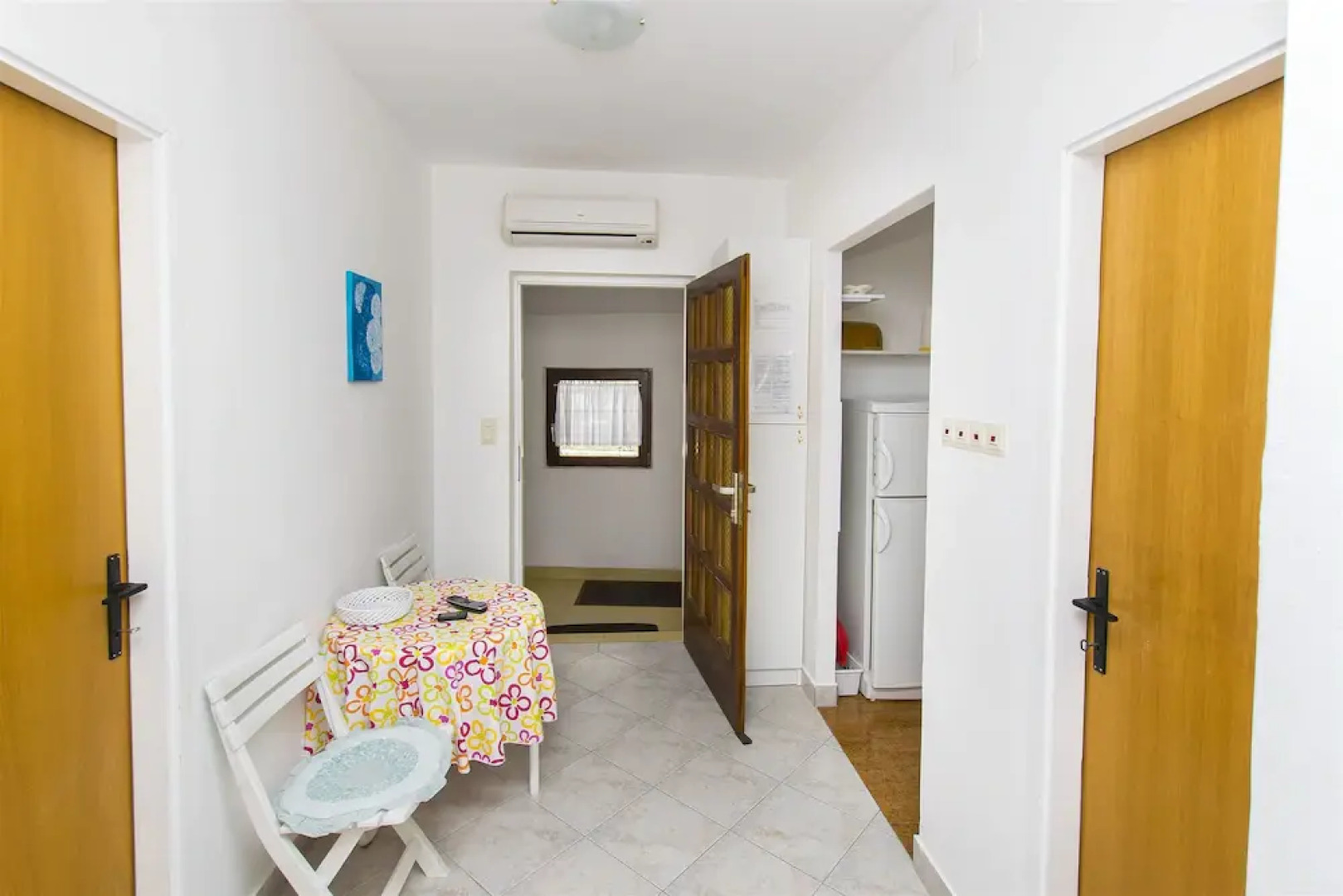 Apartment and Rooms Tina