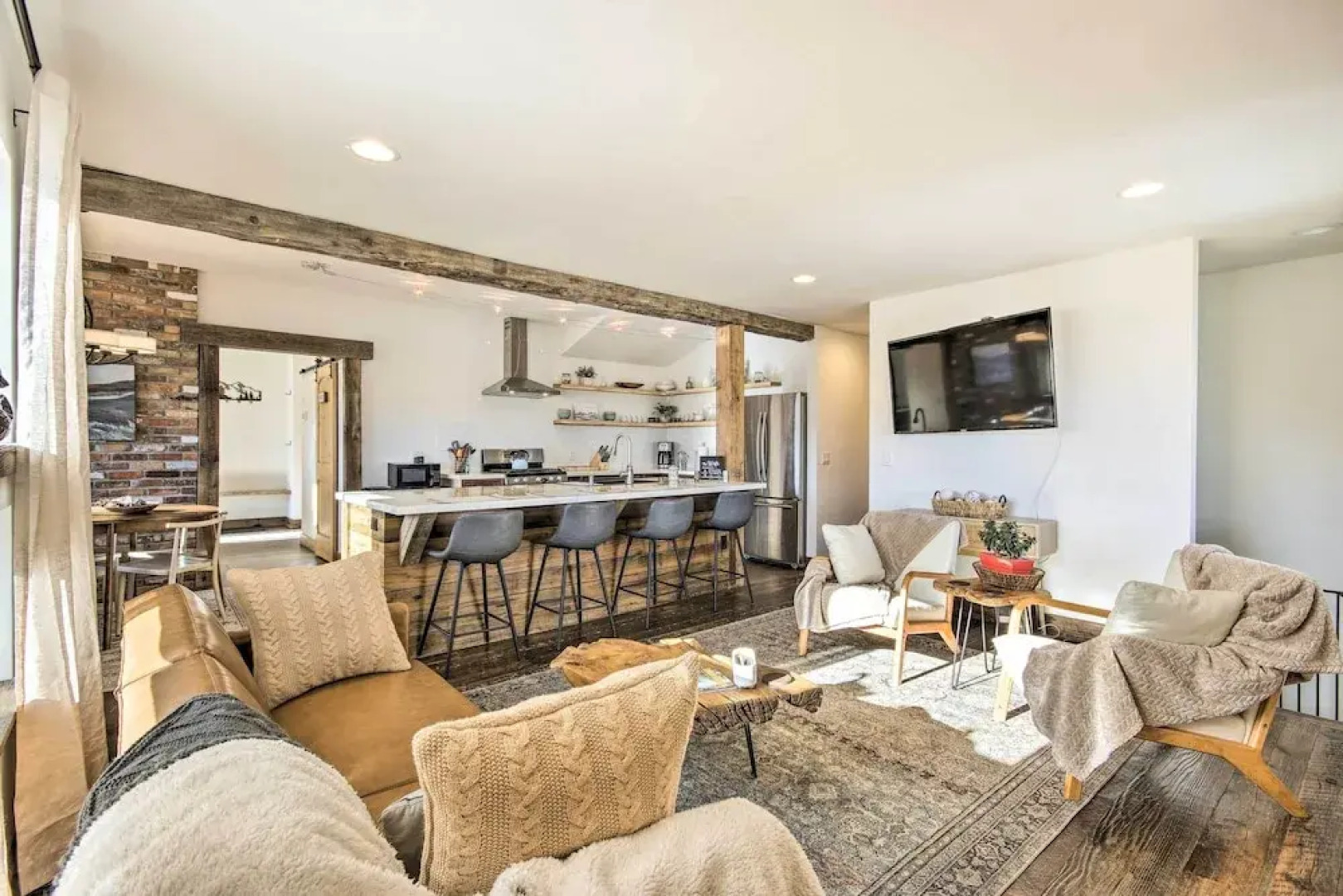 Beautiful Livingston Home w/ Mountain Views