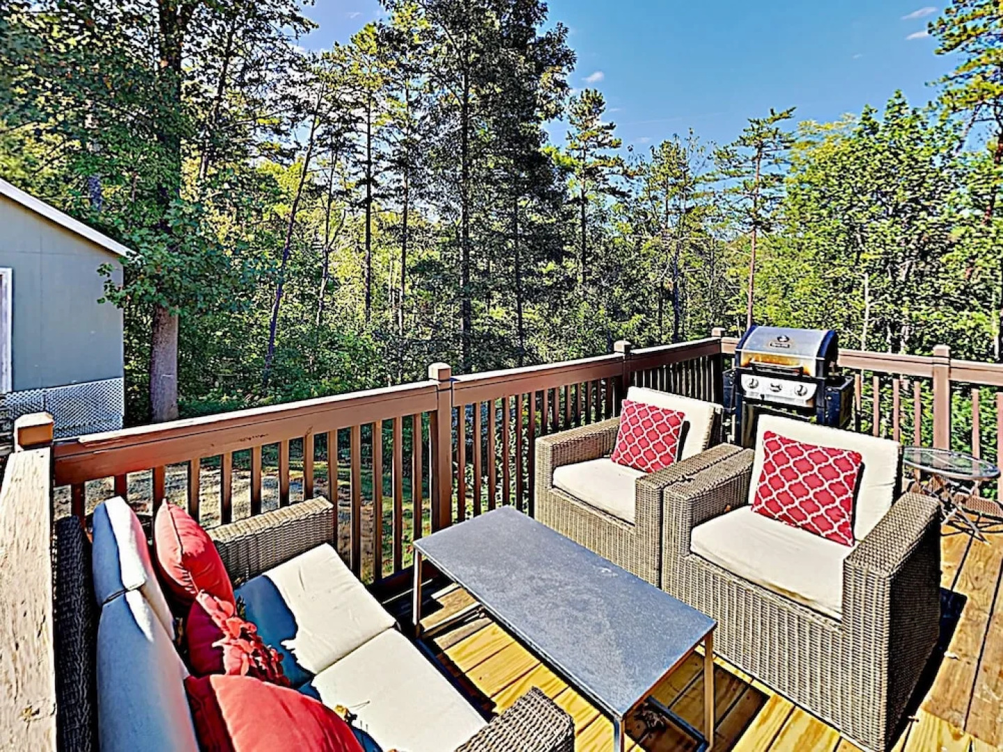 4BR Country Home w/ Hot Tub