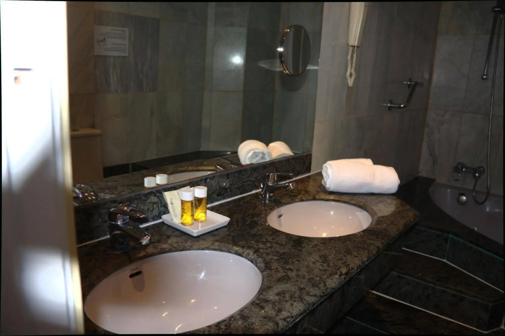 Chic & Basic Velvet Hotel