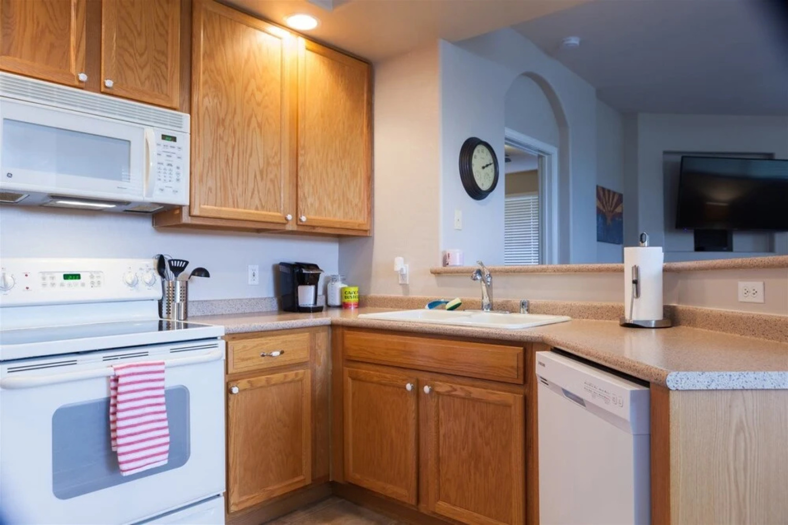 2BR Plus Ocotillo Townhome, Heated Pool, Spa, Gym