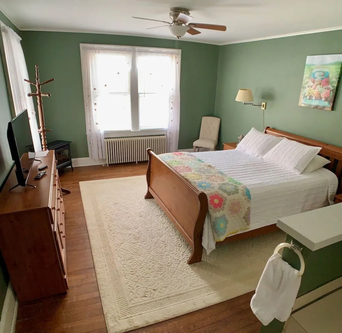 Treehouse Village Inn