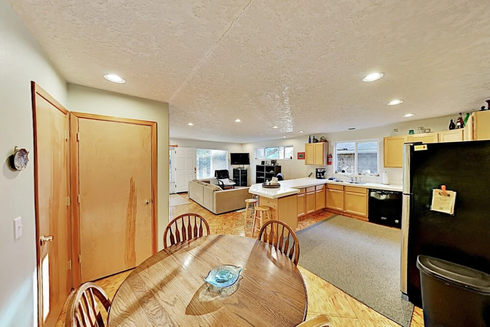 4br W/ Deck - Steps To The Beach! 4 Bedroom Home