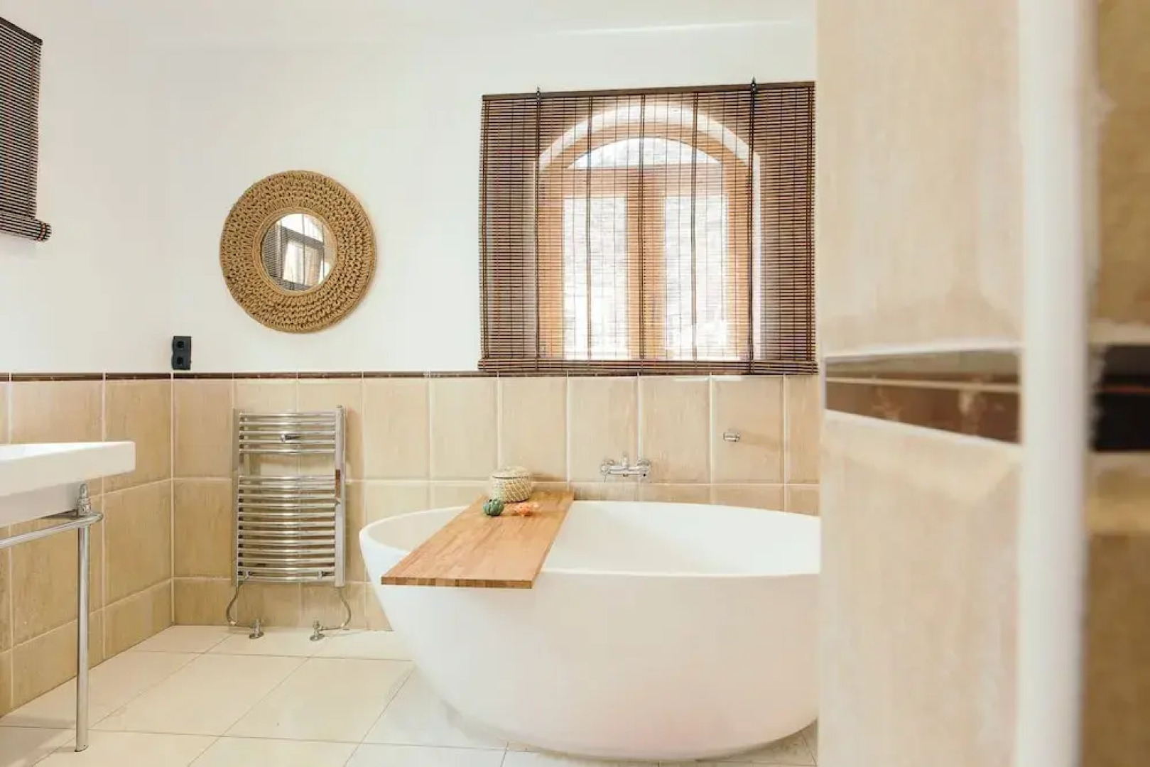 Luxurious 5 Bedroom Villa With Waterfall Closeby