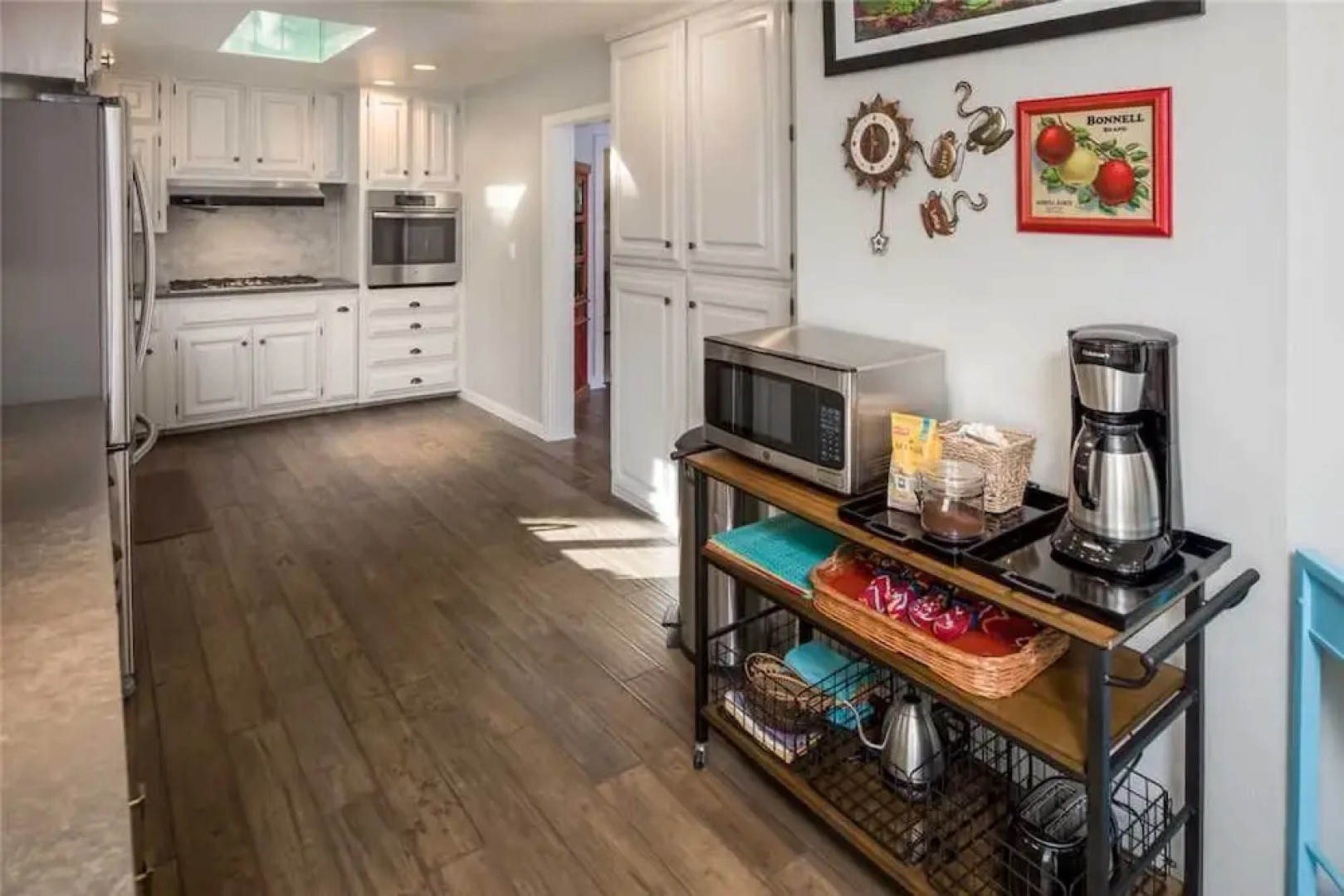 Hill Top Mountain View - Four Bedroom Cabin with Hot Tub