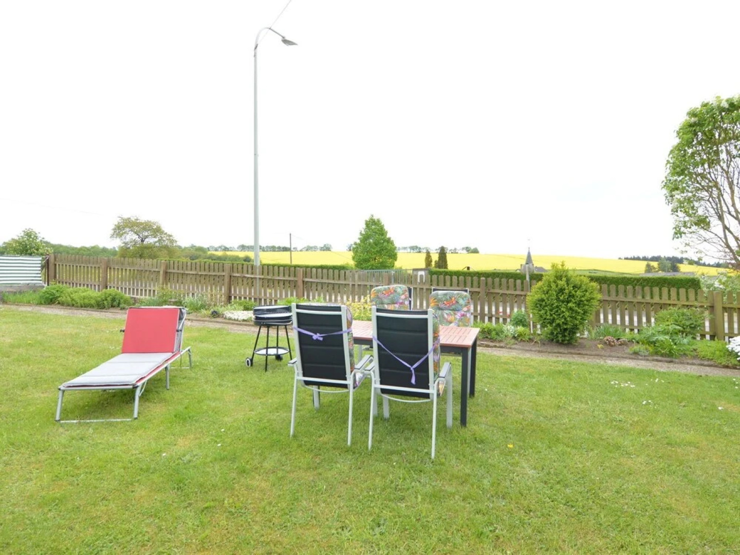 Comfortable Home With Large Sunny Garden In Beautiful Surroundings