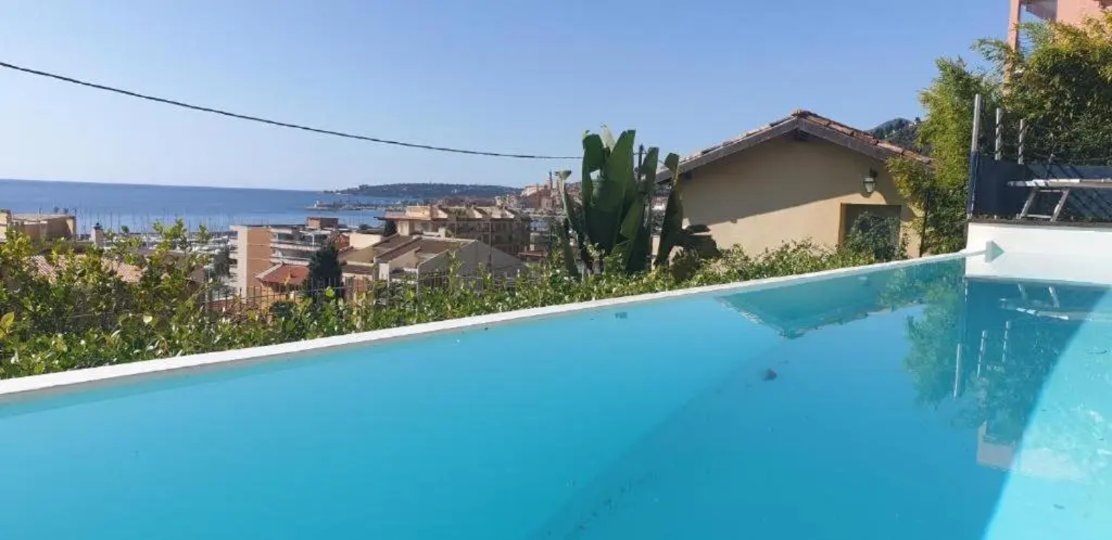 Luxurious penthouse with magnificent views over the bay of Menton 10 Peoples