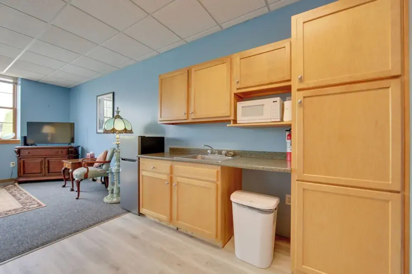 Conference Center & Pond: New Kensington Apartment