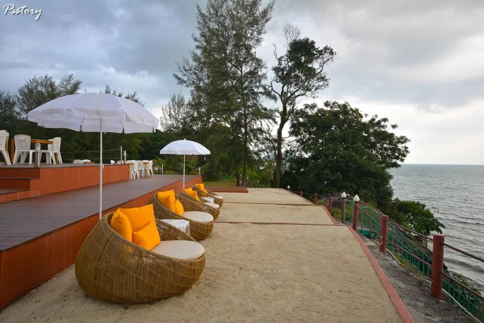 Golden Cliff Beach Resort (SHA Extra Plus)