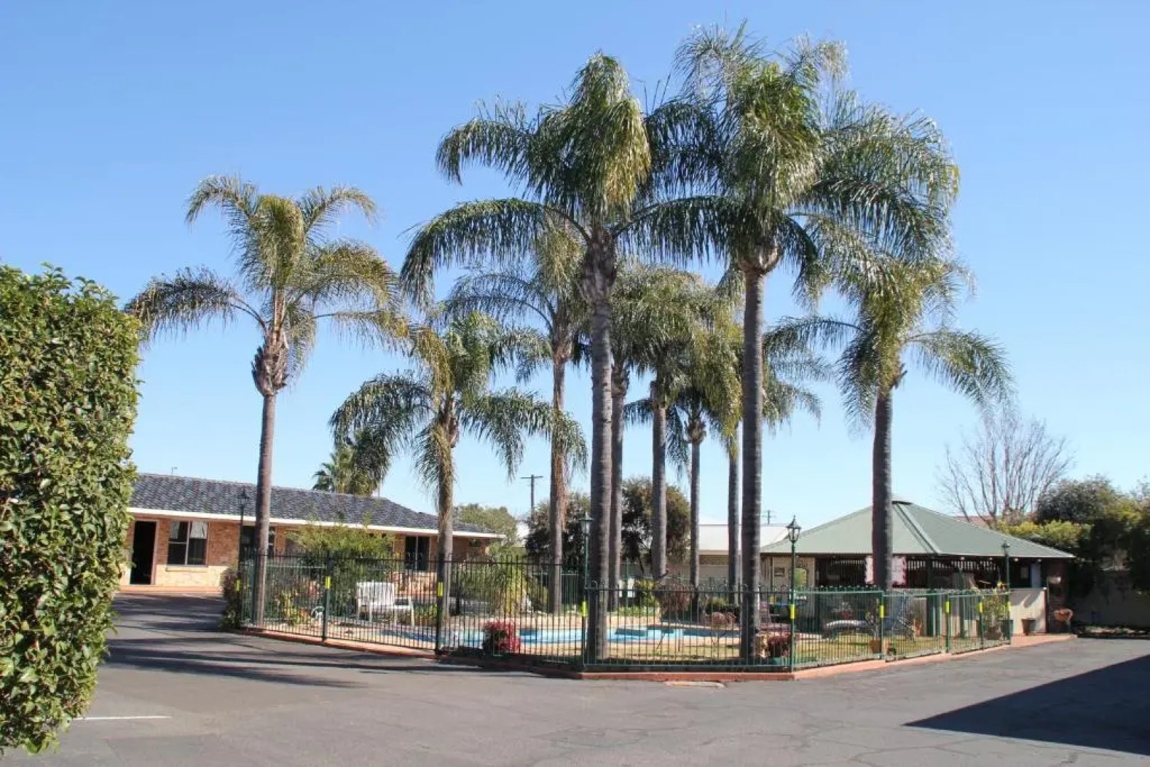 Town & Country Motor Inn