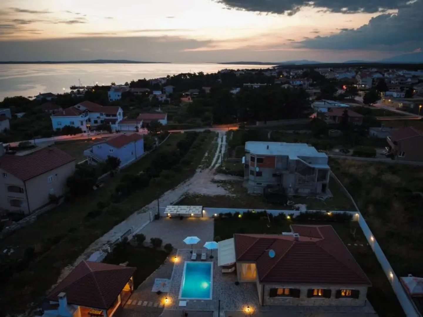 Lux stone house with pool, jacuzzi, sauna near beach