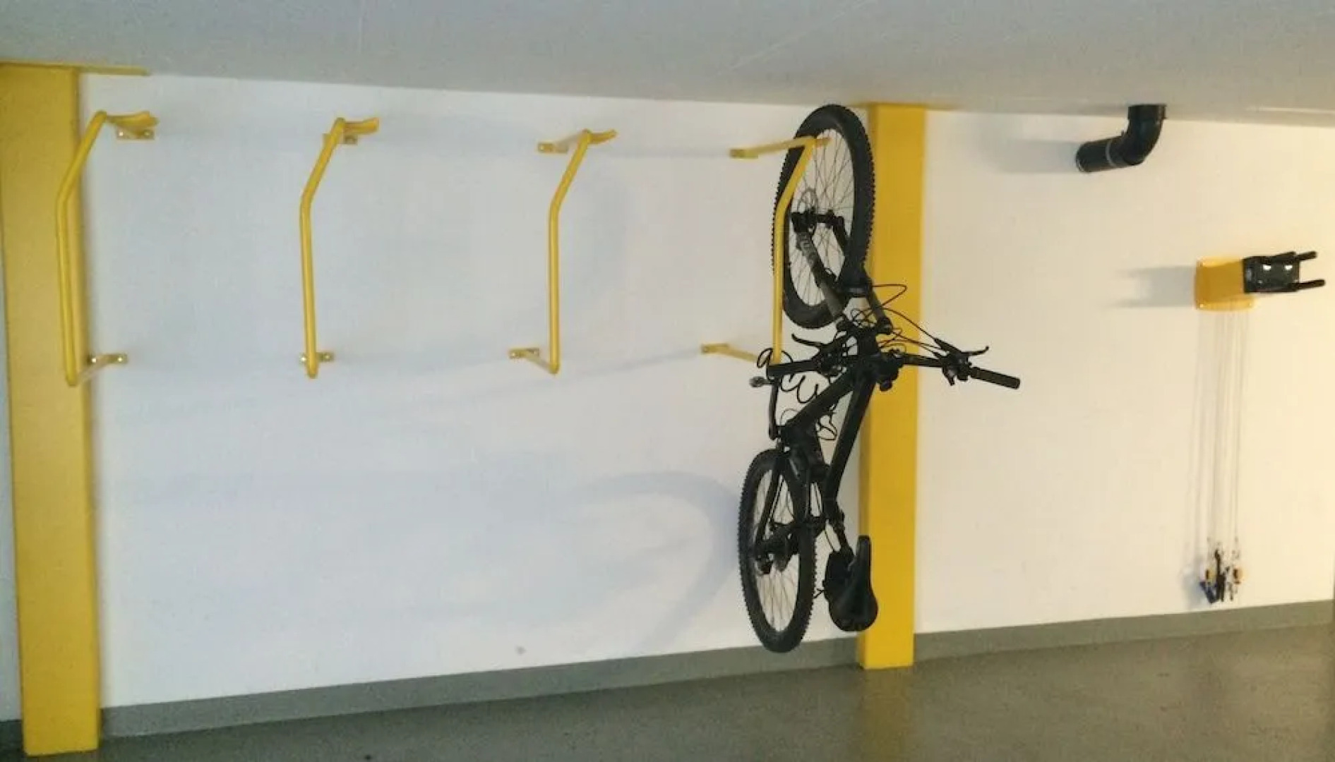 Ascona Lodge, Pool & Garden Retreat