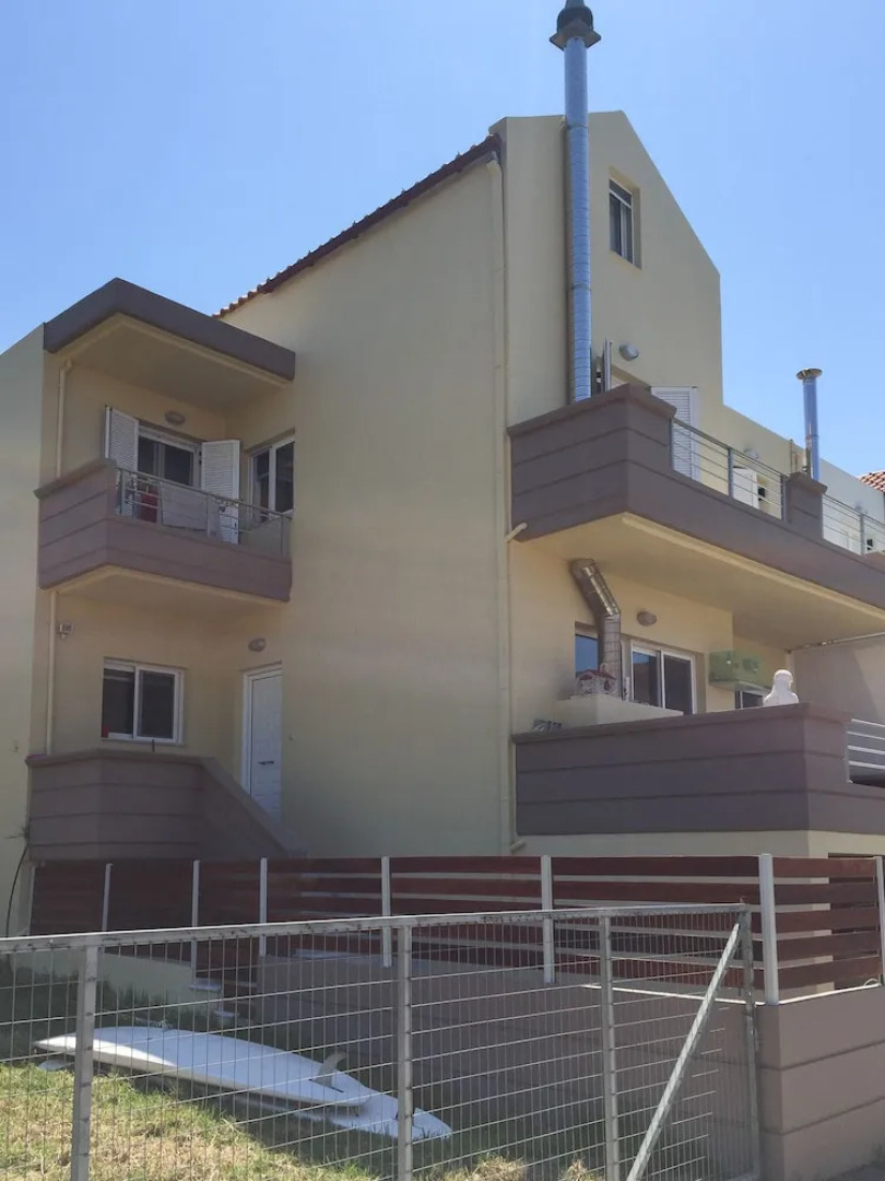 Thomis Beach Family Home Near the Sea