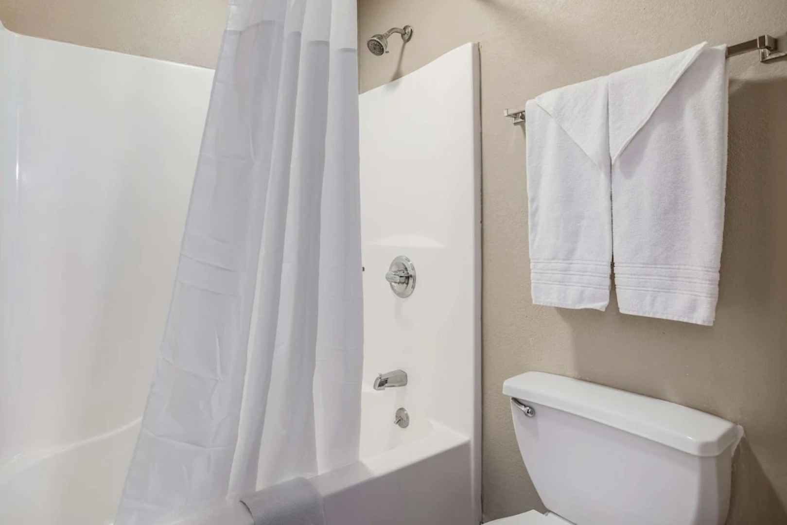 Super 8 by Wyndham Calvert City Kentucky Lake Area