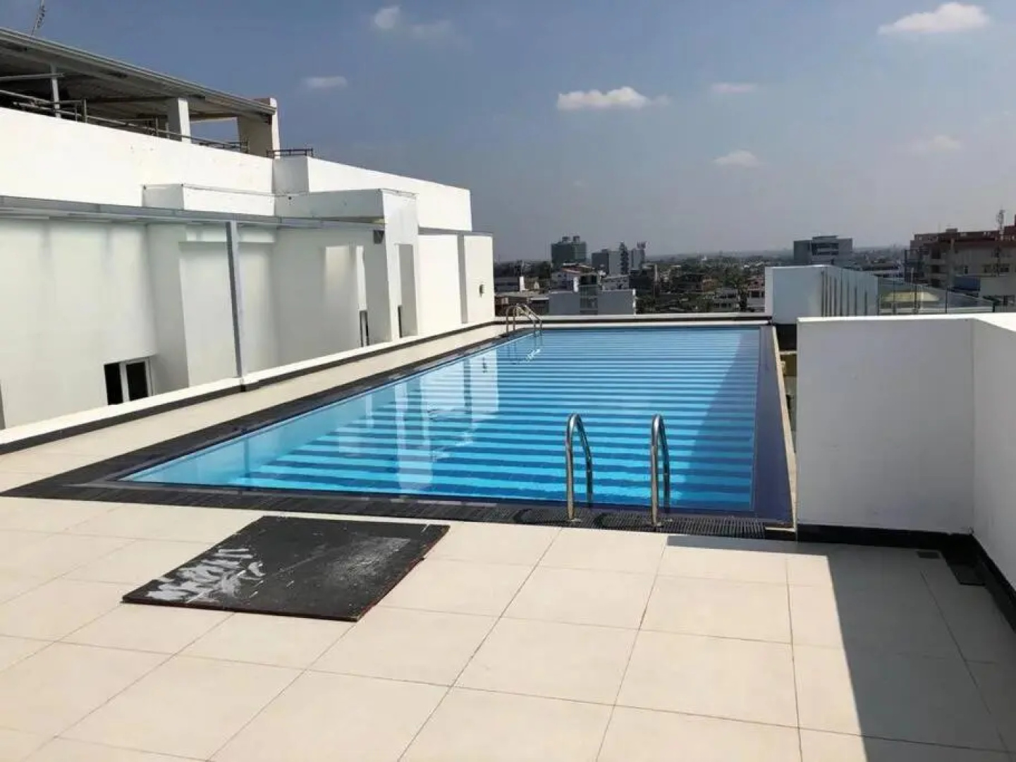 Modern luxury Condo,3 bedroom and 3 bathrooms