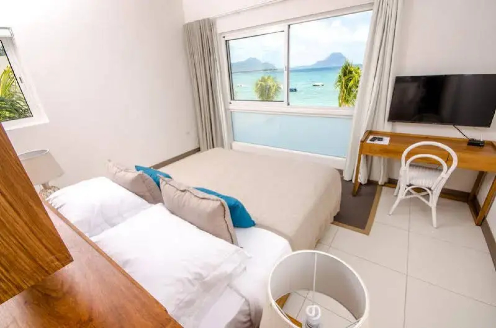 L'Escale Beachfront Luxury Suite By Dream Escapes