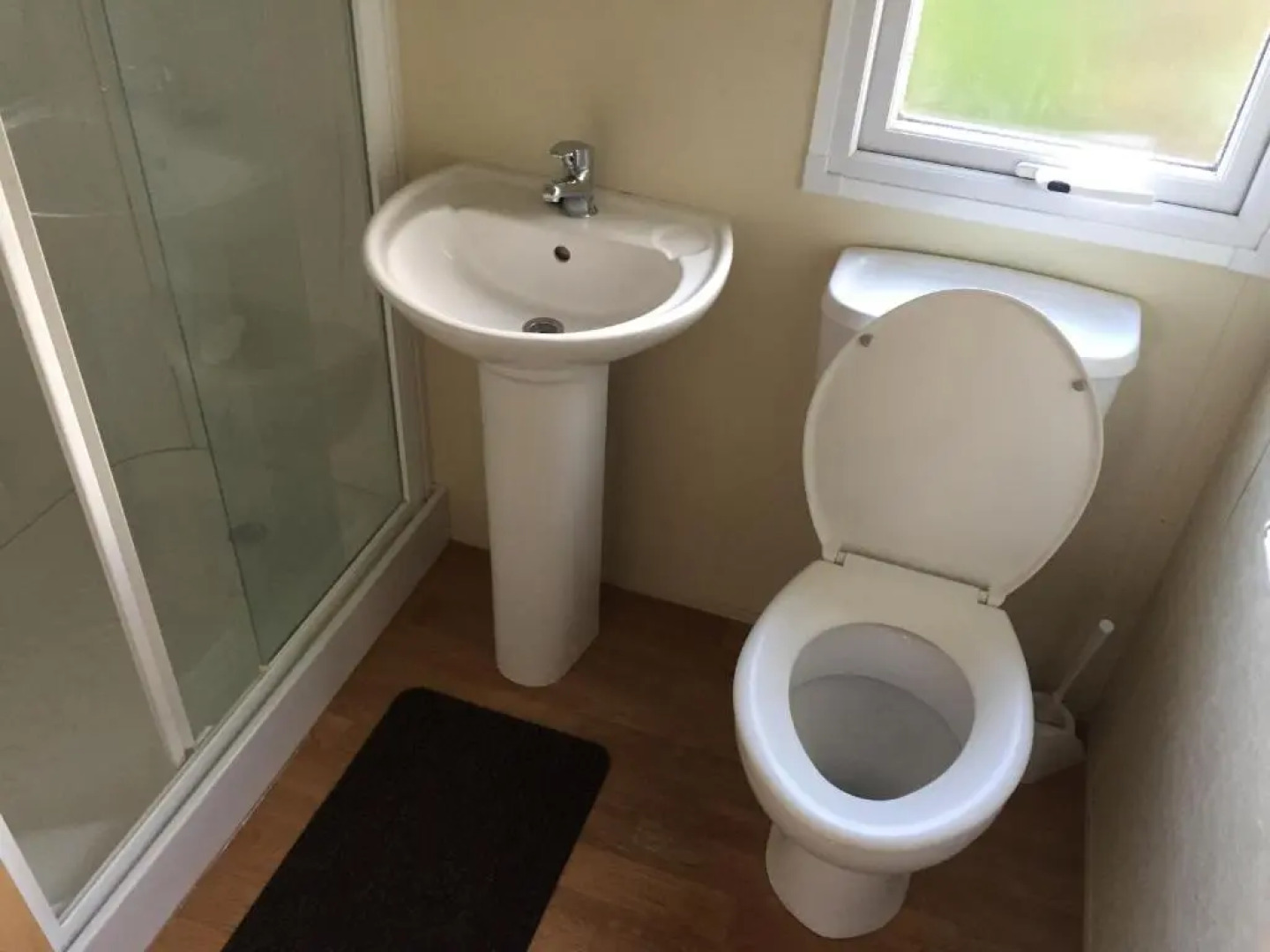 10 Berth 4 Bedroom Butlins Caravan