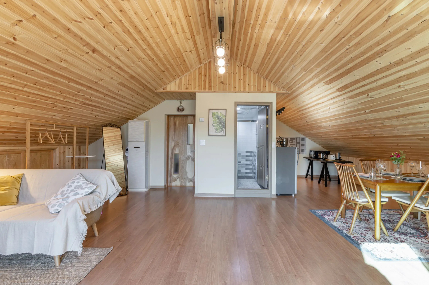 Two Romantic Birds Pool Pension