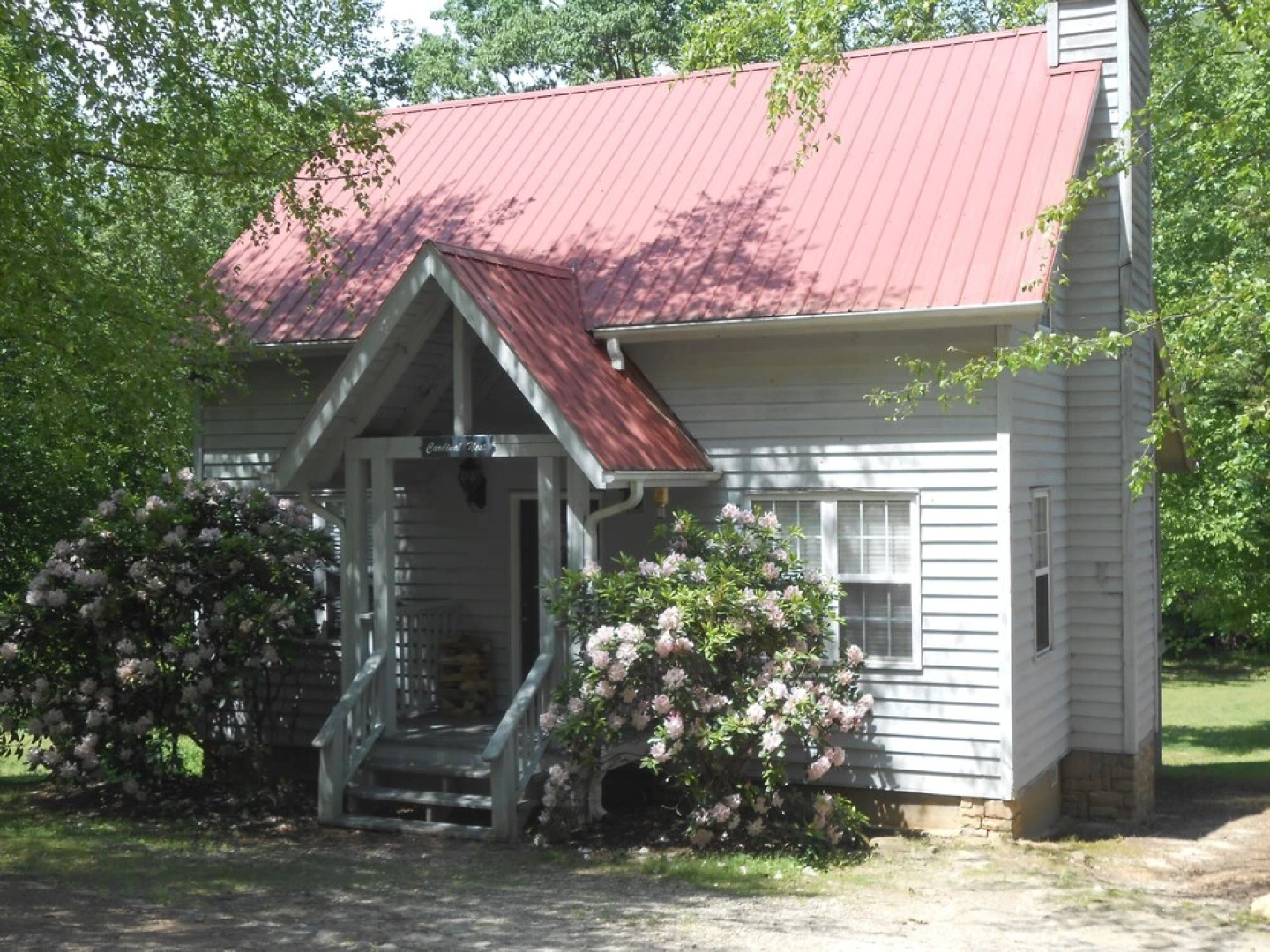 Cardinal Nest Cabin 80 2 Bedrooms 1.5 Bathroom Cabin