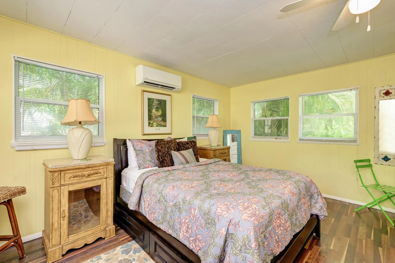 Cottage Haven-one Minute Walk To The Beach-private Yards-keyless Locks