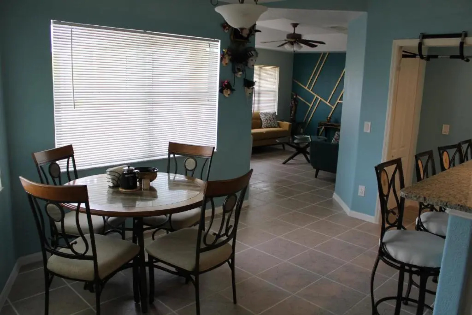 Spacious and private pool house, 15 min to beach