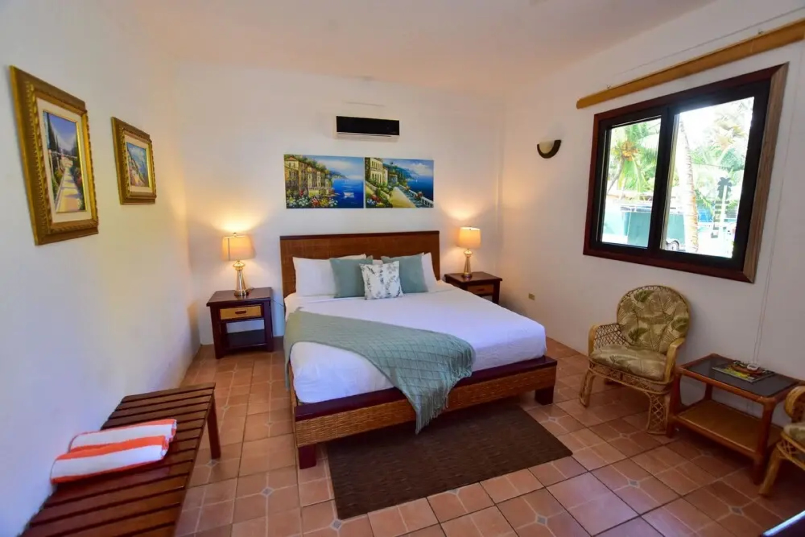 Coconut Row Boutique Hotel