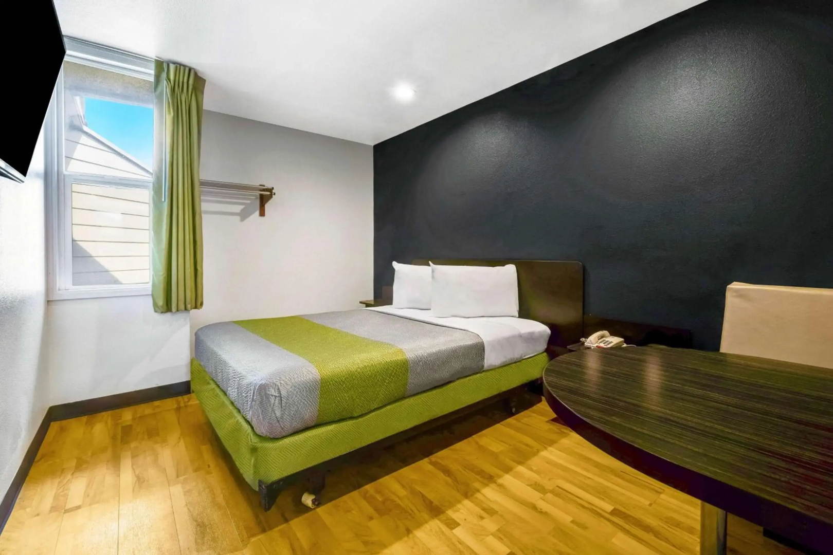 Studio 6 Portland, OR