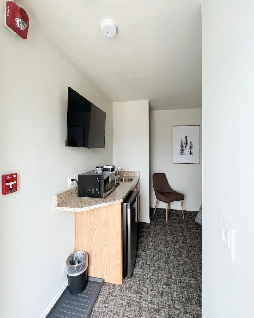 The Trail Inn - Melita, Manitoba - HWY 83/ HWY 3