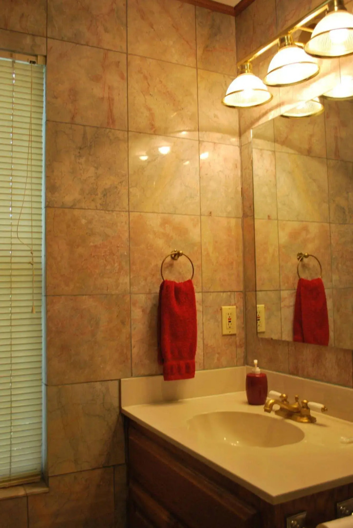 The Whispering Pines Inn Bed & Breakfast