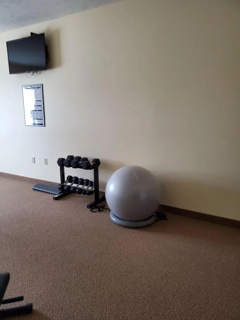 Edgewood Hotel & Suites