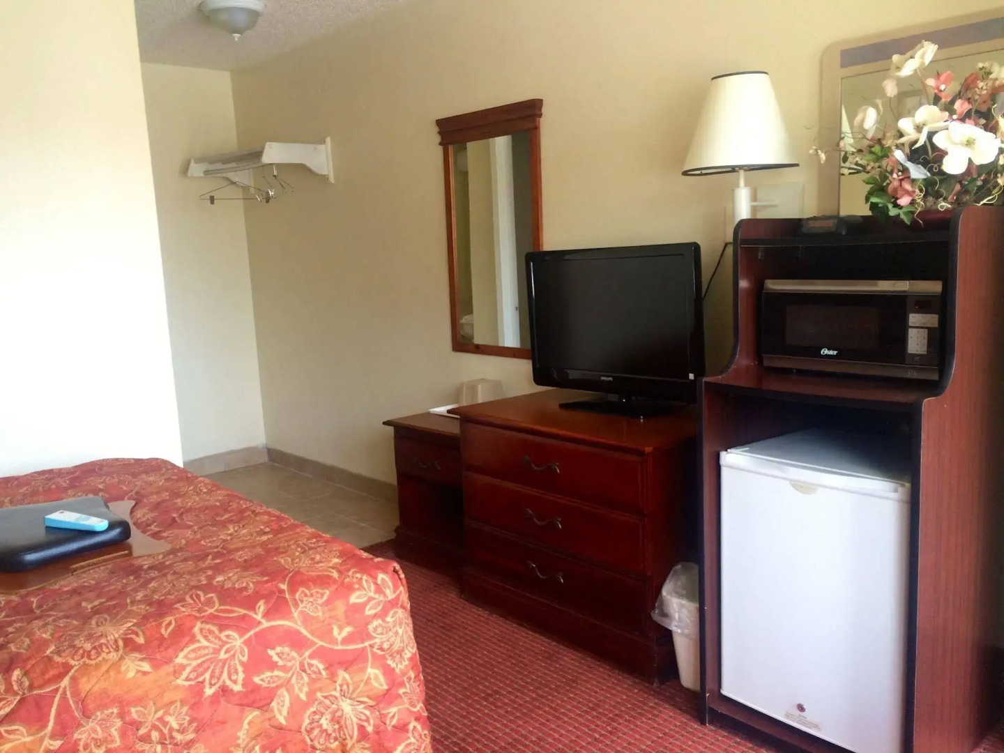 Red Carpet Inn - Opelika