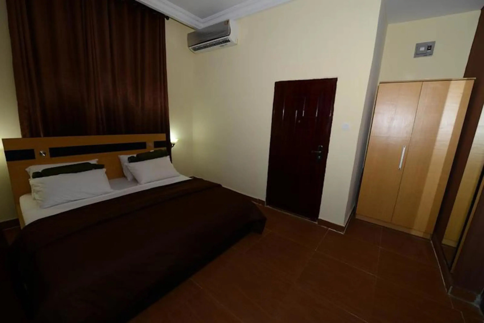 Momak 2 Hotel & Suites