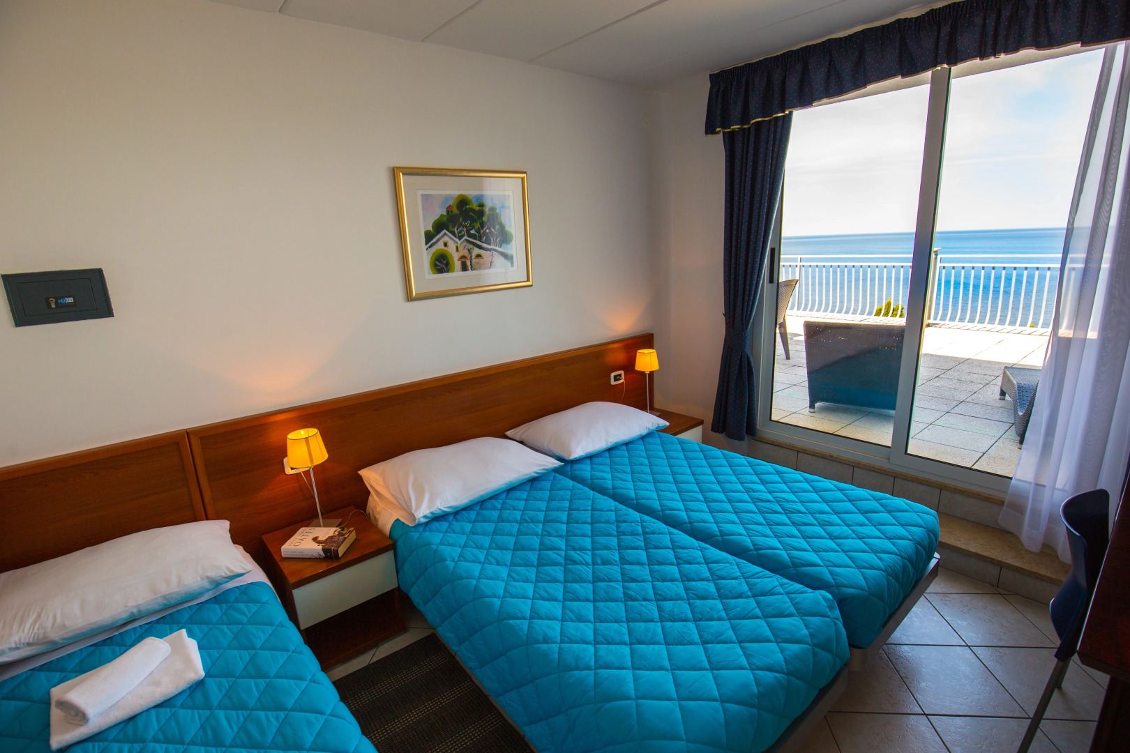 Splendid Golden Rocks Resort