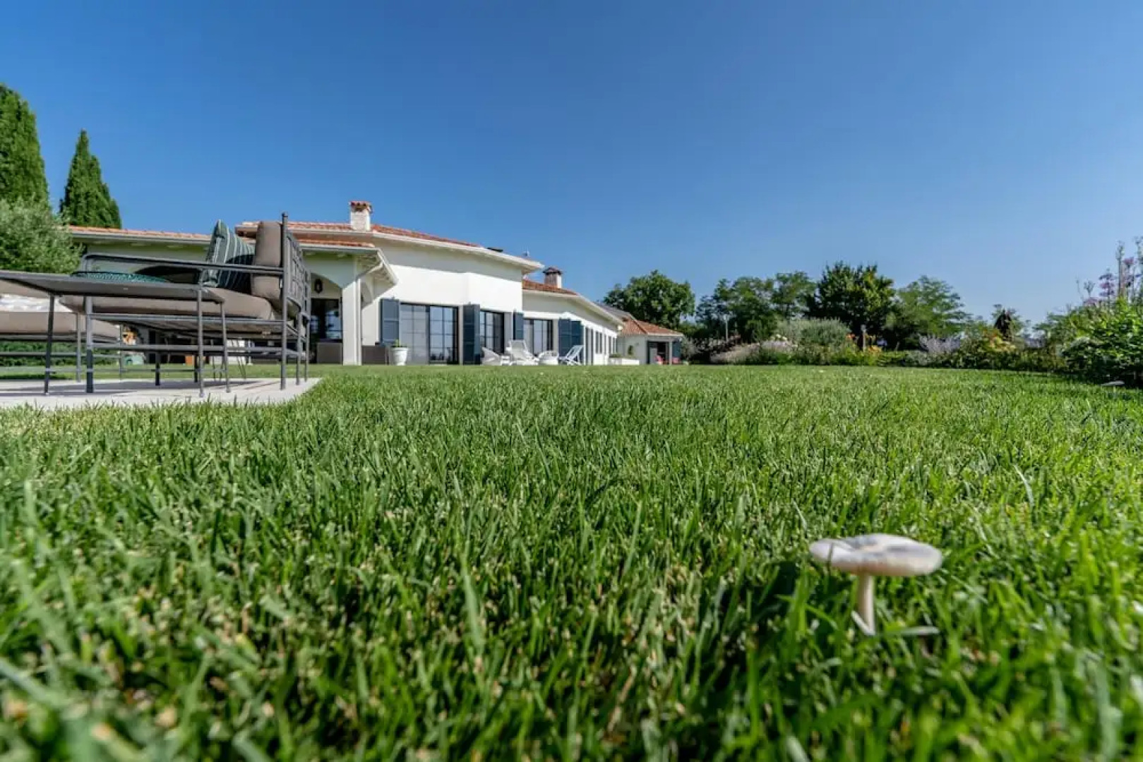 Charming Green and Blue Villa by Wonderful Italy