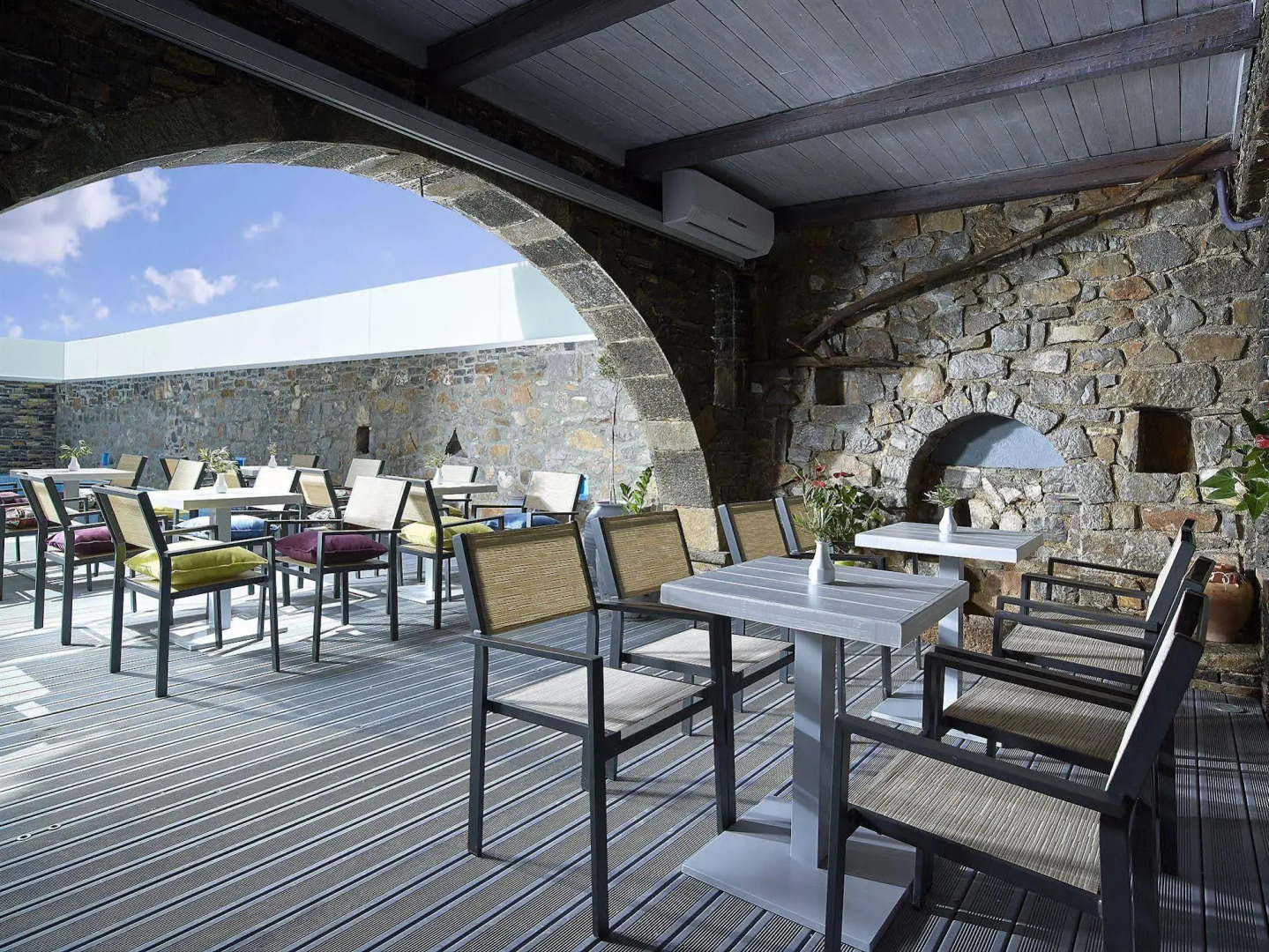 Отель Mistral Bay