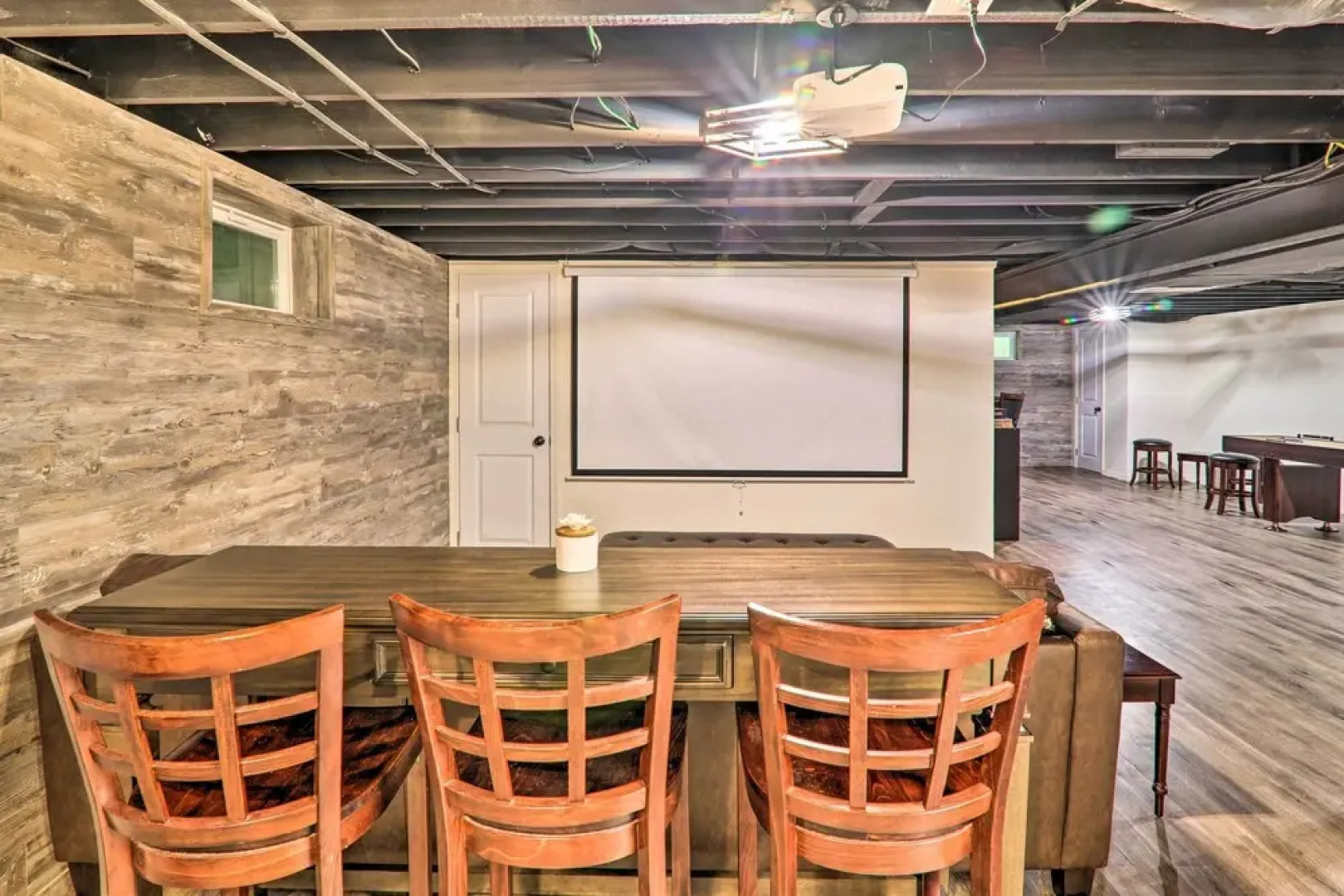 Sunroom, Fire Pit + Sauna: Lake Locust Village Gem